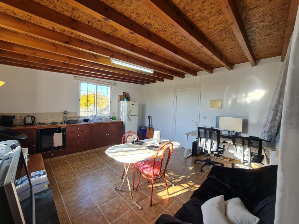 Spacious Studio In Yeroskipou Koloni Exterior photo